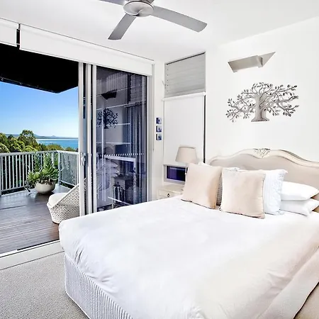Peppers Noosa Resort And Villas Room photo A bedroom with a sliding door